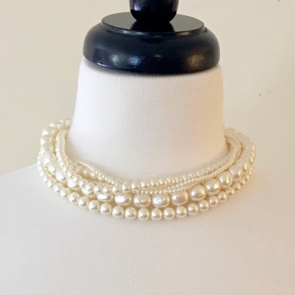 Carolee Jewelry - 💥1 Day Sale💥Vintage Carolee Faux Pearl Necklace